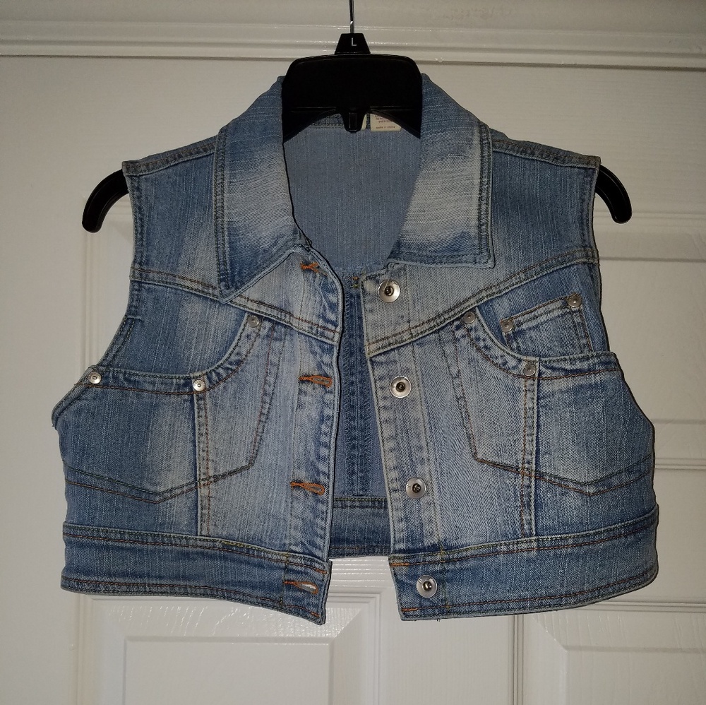 Crop denim vest